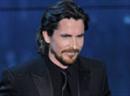 Christian Bale besuchte auch eine Gedenkstätte in der Nähe des Kinos von Aurora.