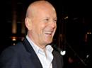Hollywoodstar Bruce Willis bedankt sich bei 450 Feuerwehrleuten mit Gratis-Essen.