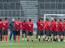 Die Schweizer Nationalmannschaft vor zwei Tagen mit Trainer Ottmar Hitzfeld.