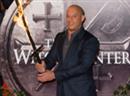 Vin Diesel sorgte in London mit einem brennenden Schwert für Aufsehen.