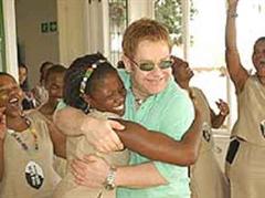 Das südliche Afrika ist am meisten betroffen. Bild: Elton John bei einer Kampagne in Durban/SA.
