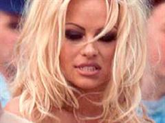 Sollte eigentlich auf Alkohol verzichten: Pamela Anderson.