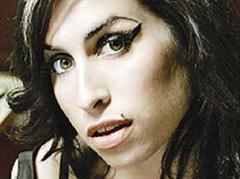 Amy Winehouse sorgt immer noch regelmässig für Schlagzeilen.