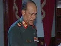 Präsident Ram Baran Yadav forderte den Armeechef auf, auf seinem Posten zu bleiben