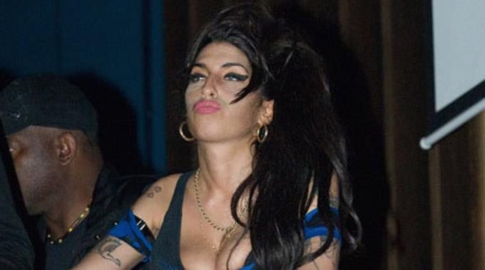 Amy Winehouse war betrunken und konnte kaum singen.