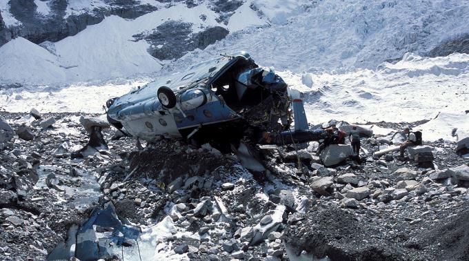 Die Sucharbeiten nach dem abgestürzten Helikopter gestalteten sich in der bergigen Region schwierig. (Symbolbild)