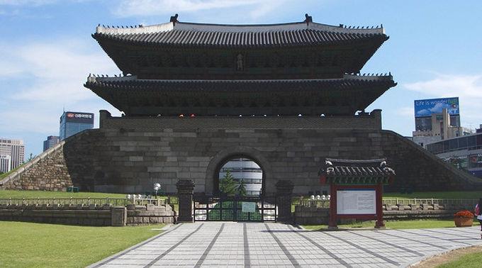 Das Namdaemun wurde 1398 errichtet und war wichtigstes Stadttor während der Chosun-Dynastie (1392-1910).