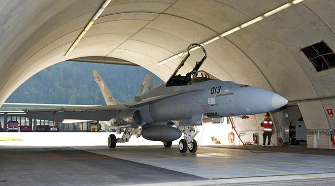 Bern solle künftig «solch riskante Aktionen» unterlassen. Bild: FA-18-Kampfjet.