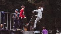 Himmel reisst auf - Scooter raus und auf die Halfpipe.